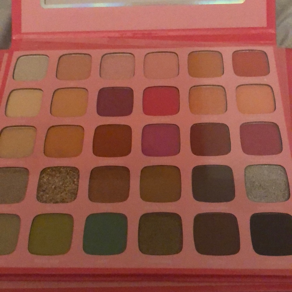 Morphe x Jeffree star eyeshadow palette